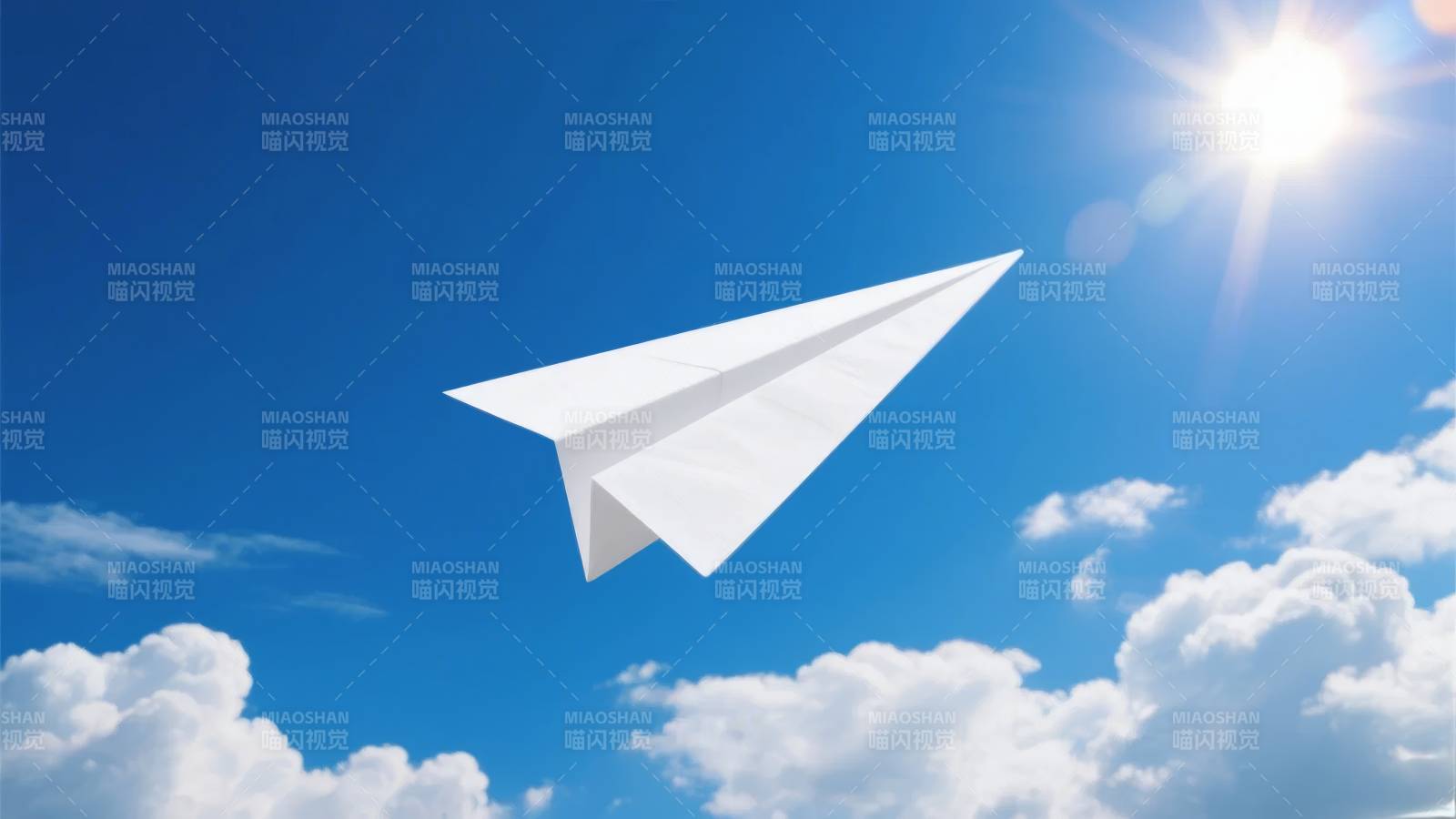 纸飞机飞向蓝天图片