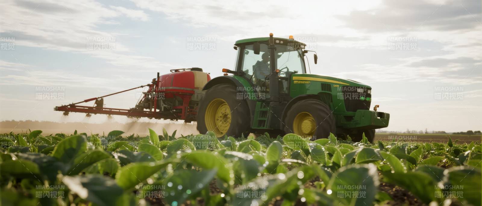 拖拉机田间作业图片