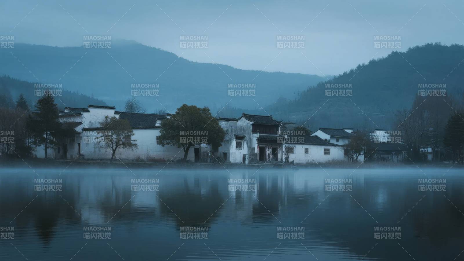 水墨江南晨雾图片