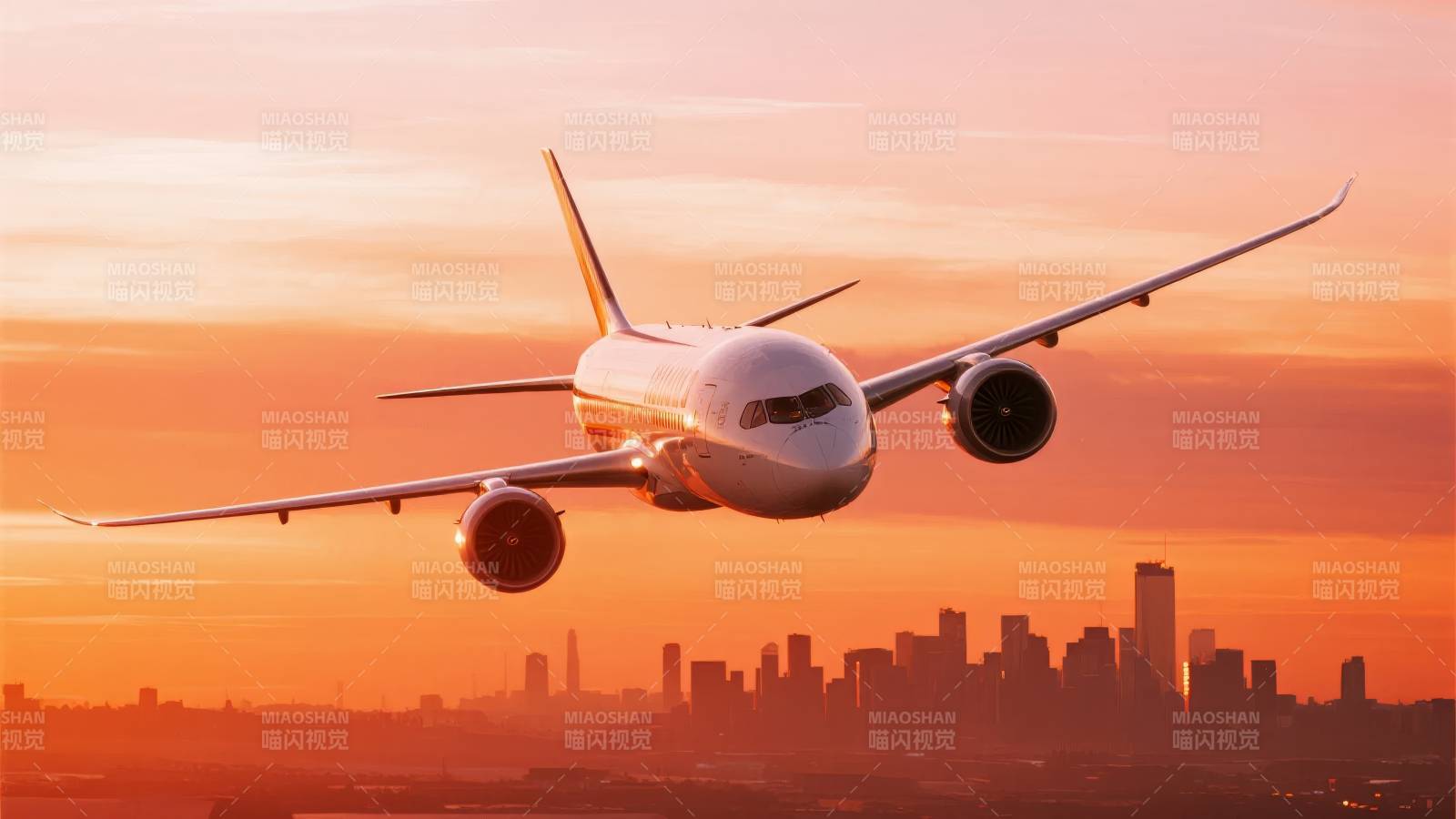 日落时分飞机起飞图片