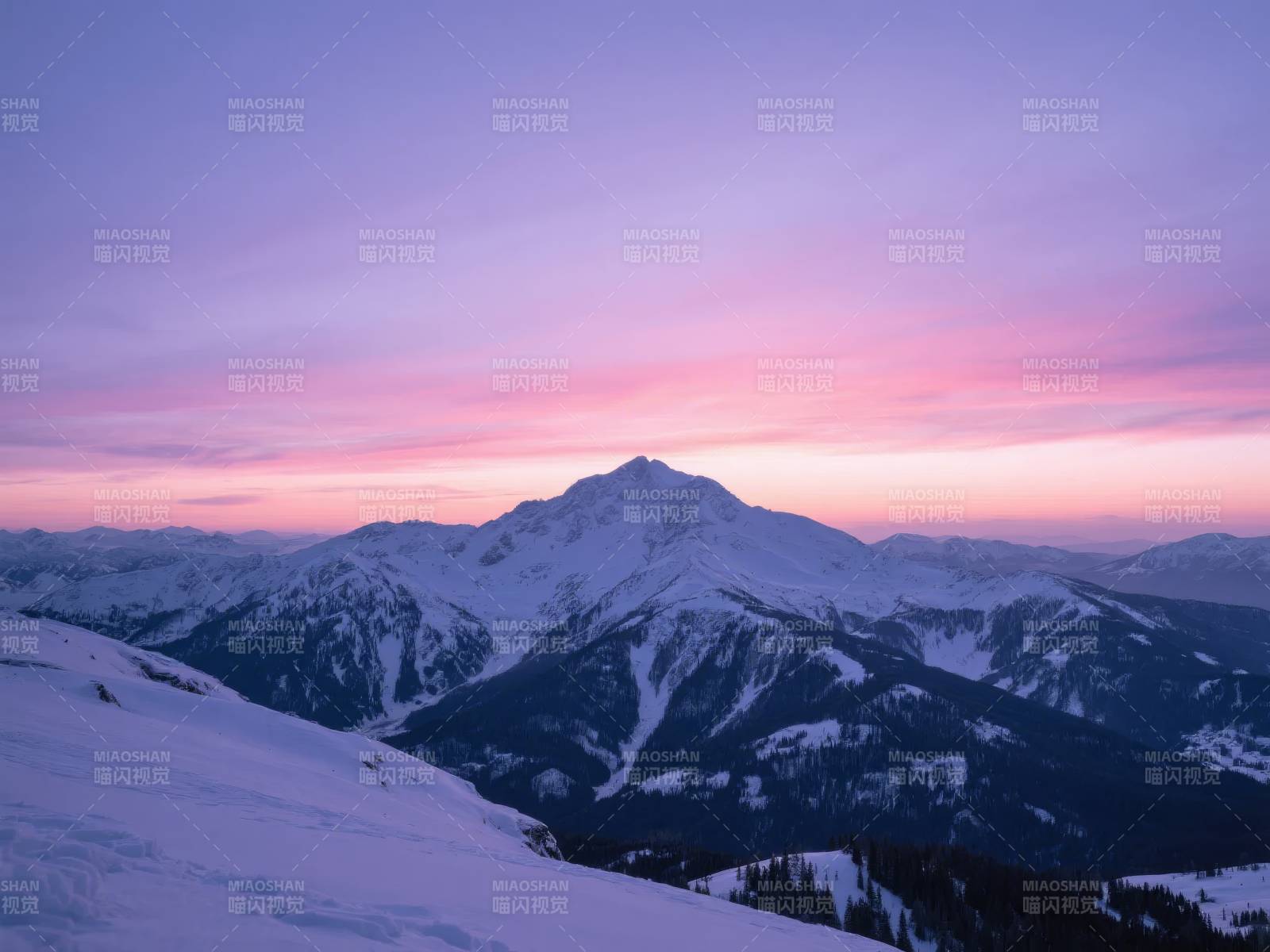 雪山日出美景图片