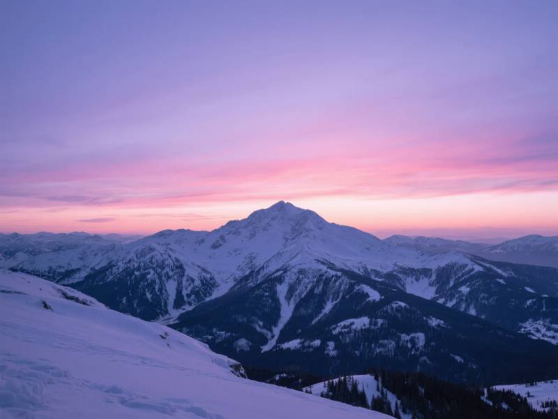 雪山日出美景图片