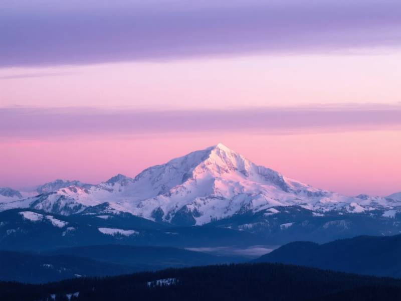雪山日出美景图片