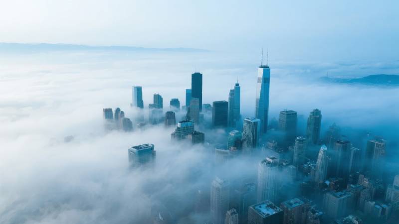 云海中的城市天际线图片