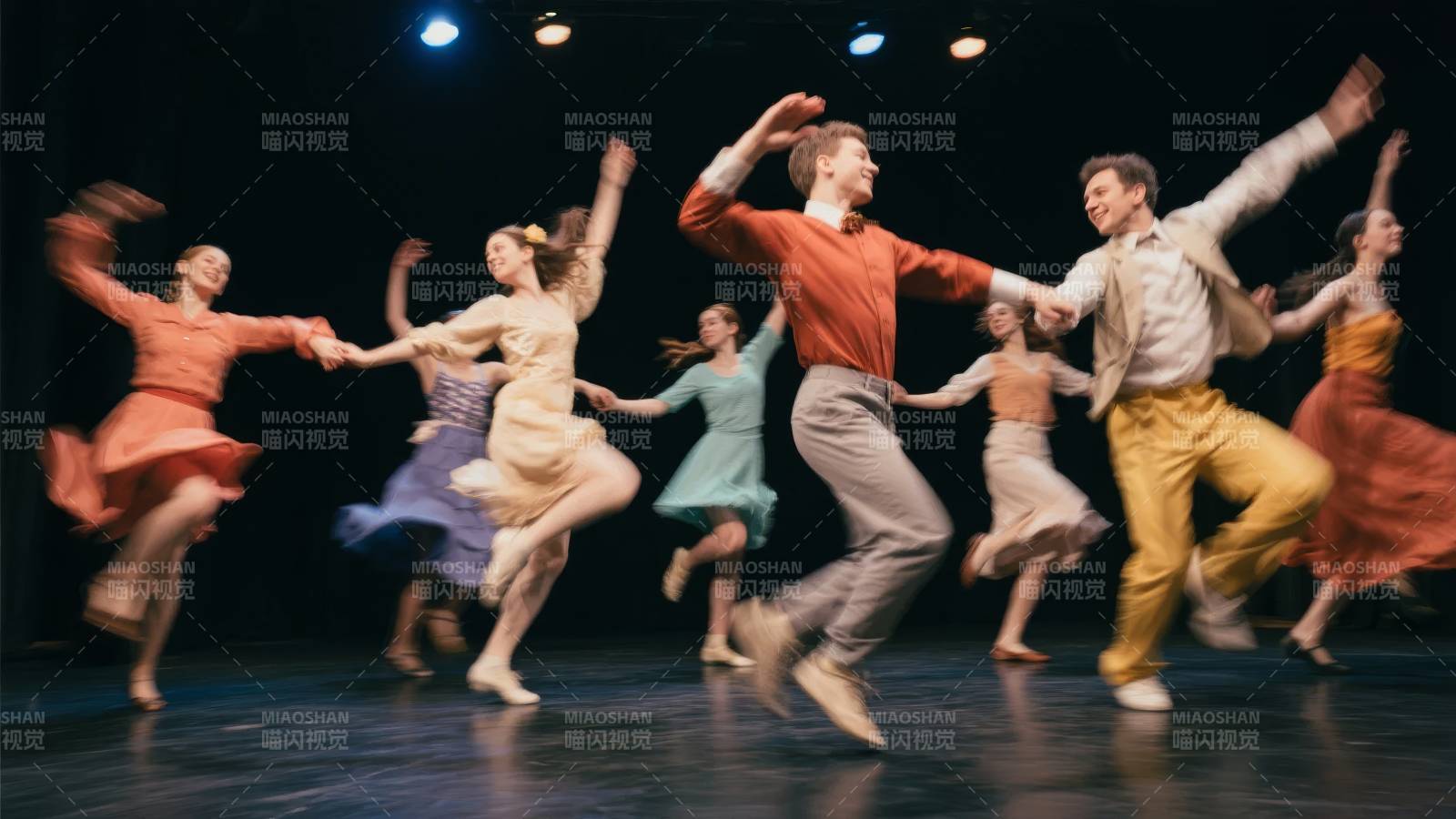 舞动青春 共谱华章图片