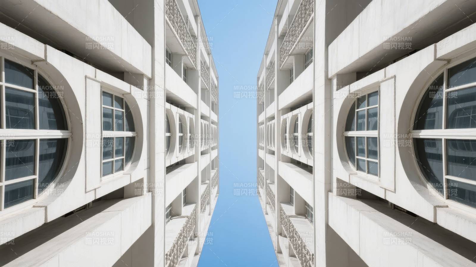 现代建筑对称之美图片