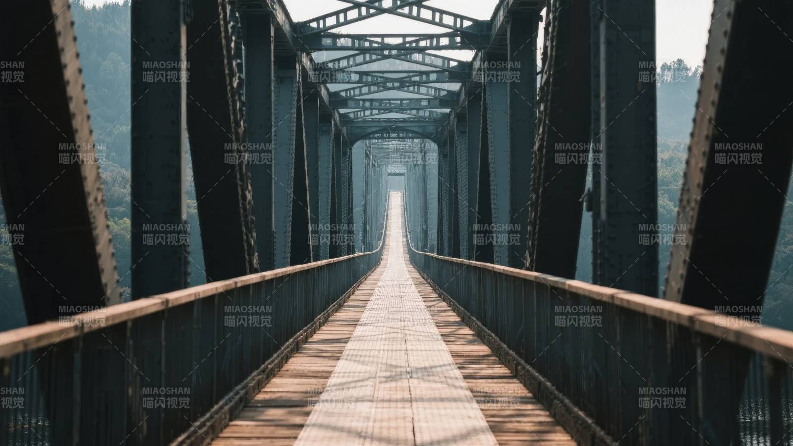 铁桥长廊图片