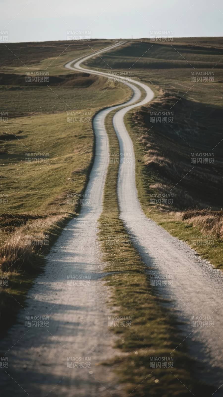 蜿蜒乡路图片