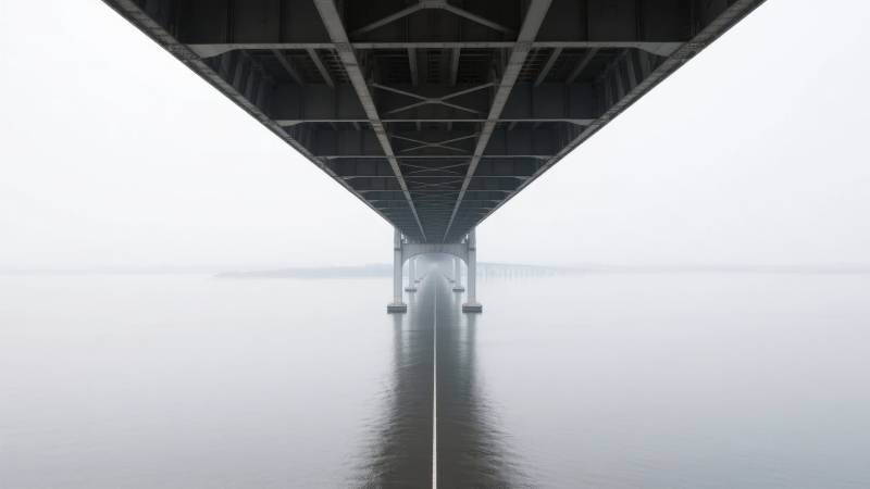 桥下水天一色图片