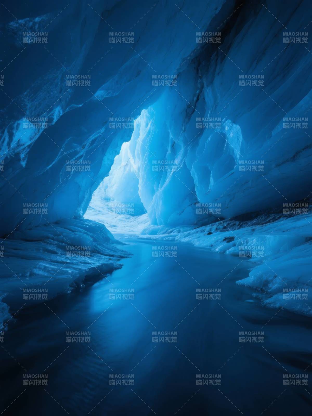 冰洞幽蓝秘境图片
