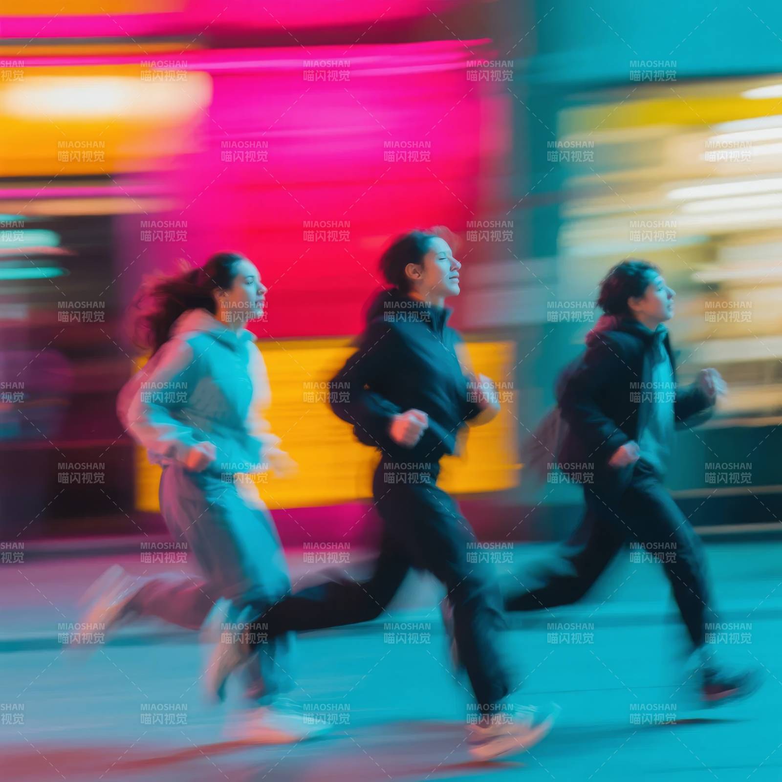 夜跑三人行图片