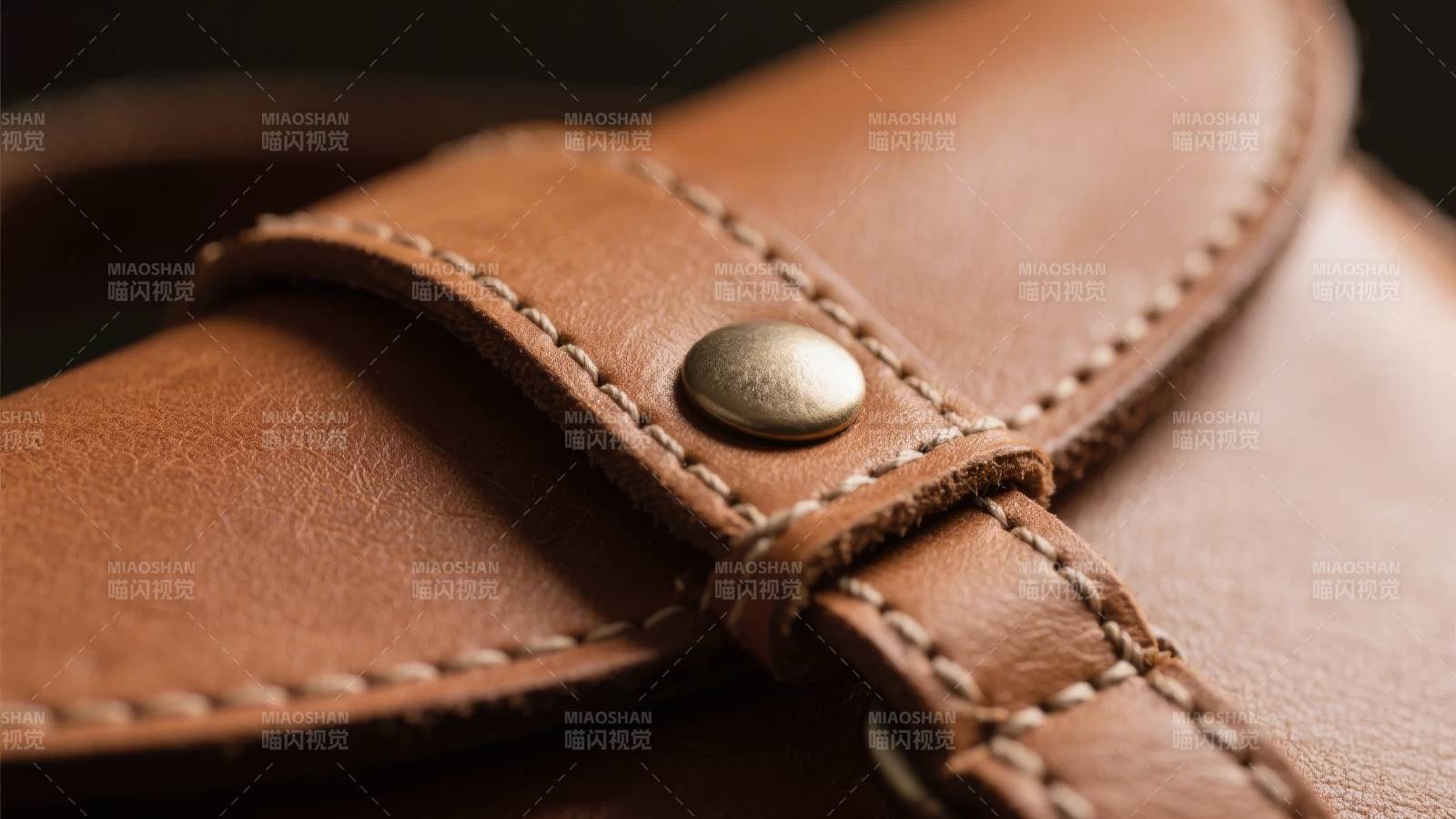 棕色皮革包扣细节图片