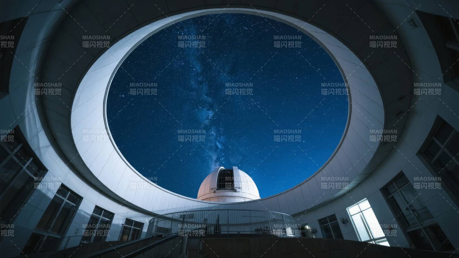 星空下的天文台图片