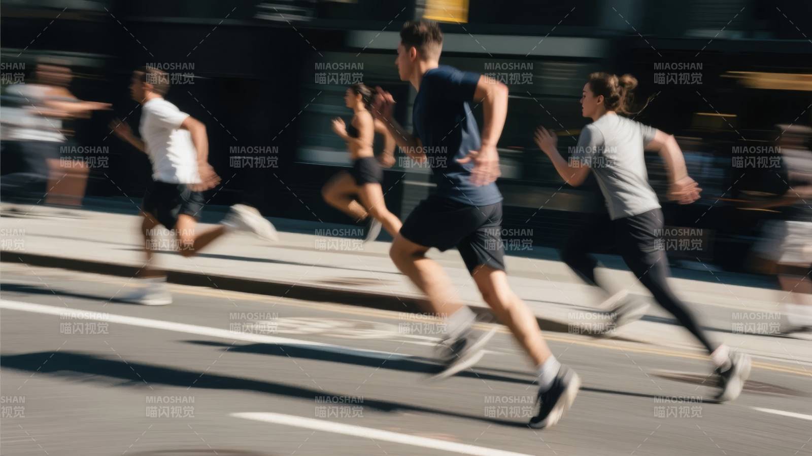 街头奔跑的瞬间图片