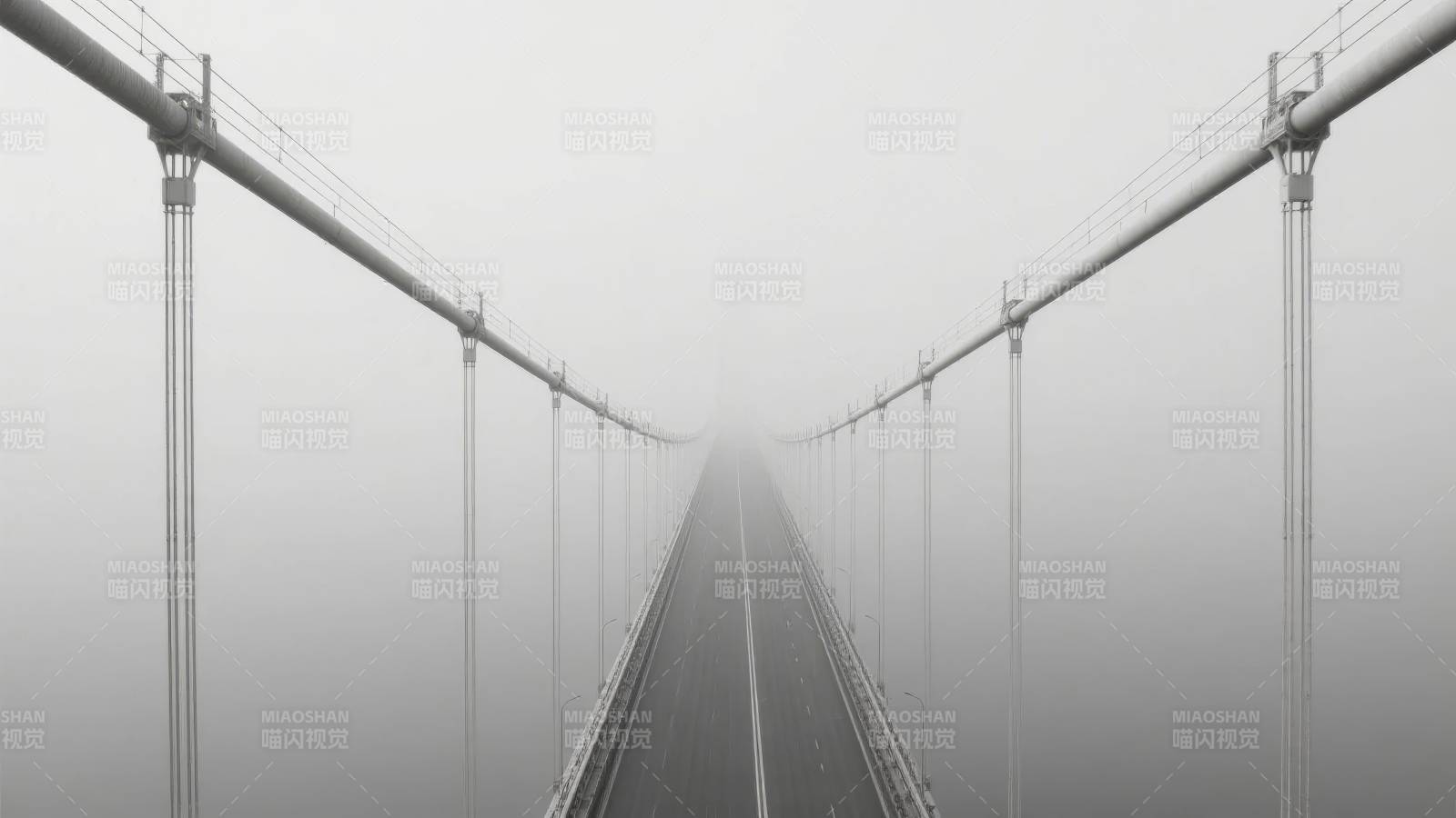 雾中长桥图片