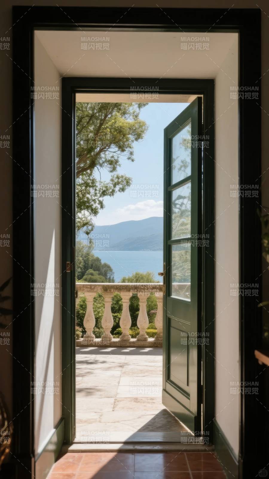 门后湖光山色图片