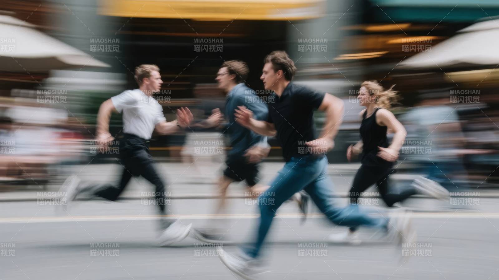 街头疾跑的四人组图片