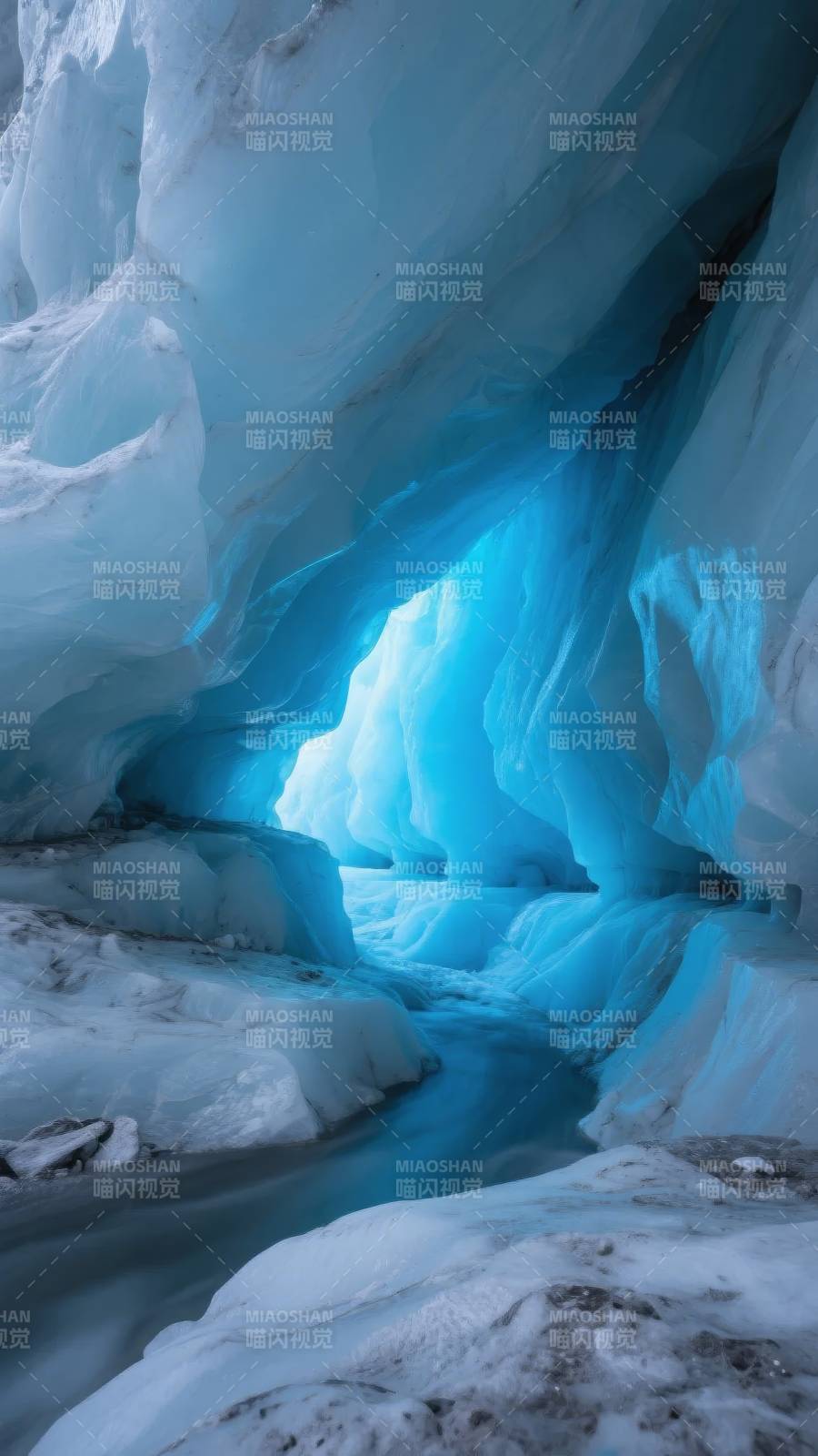 冰洞幽蓝秘境图片