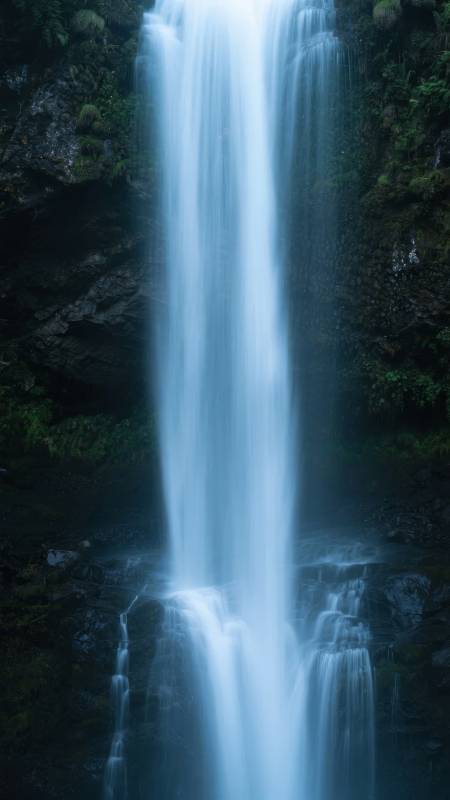 瀑布飞流直下图片