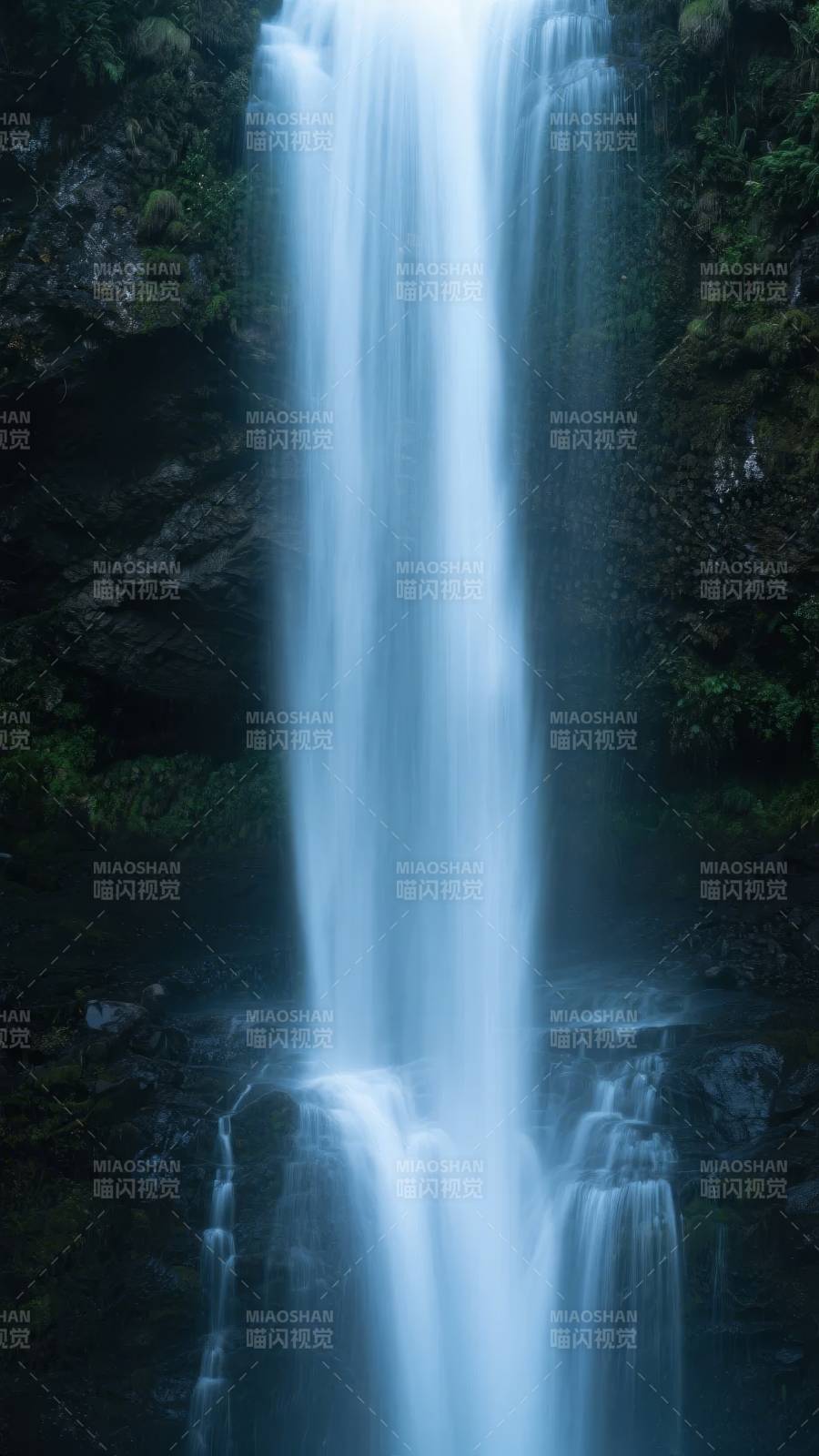 瀑布飞流直下图片