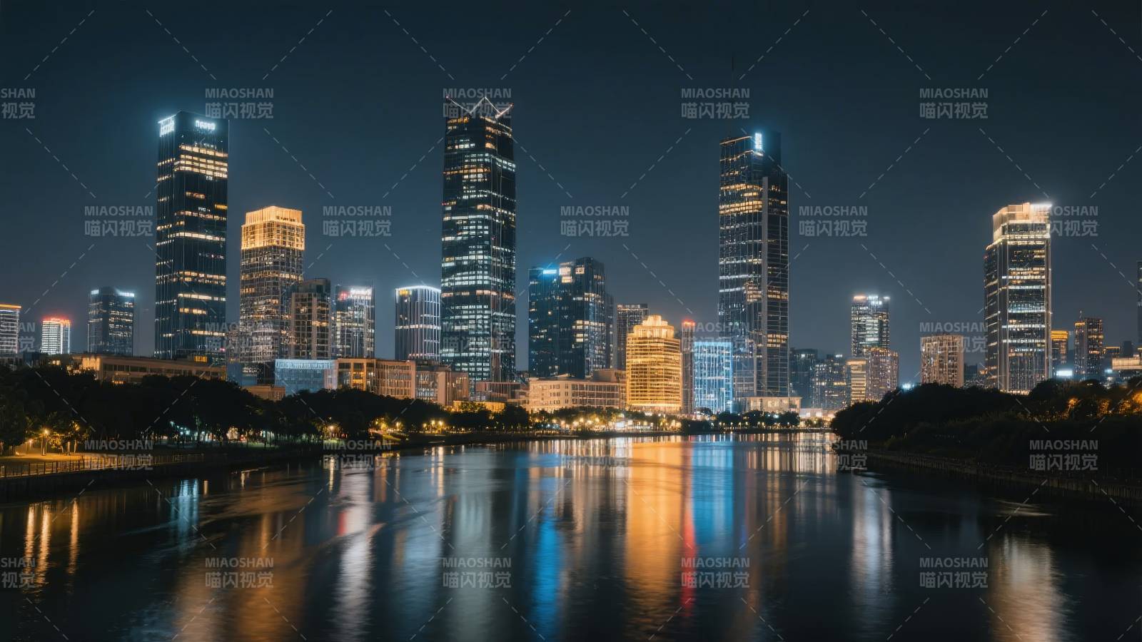 夜幕下的城市天际线图片