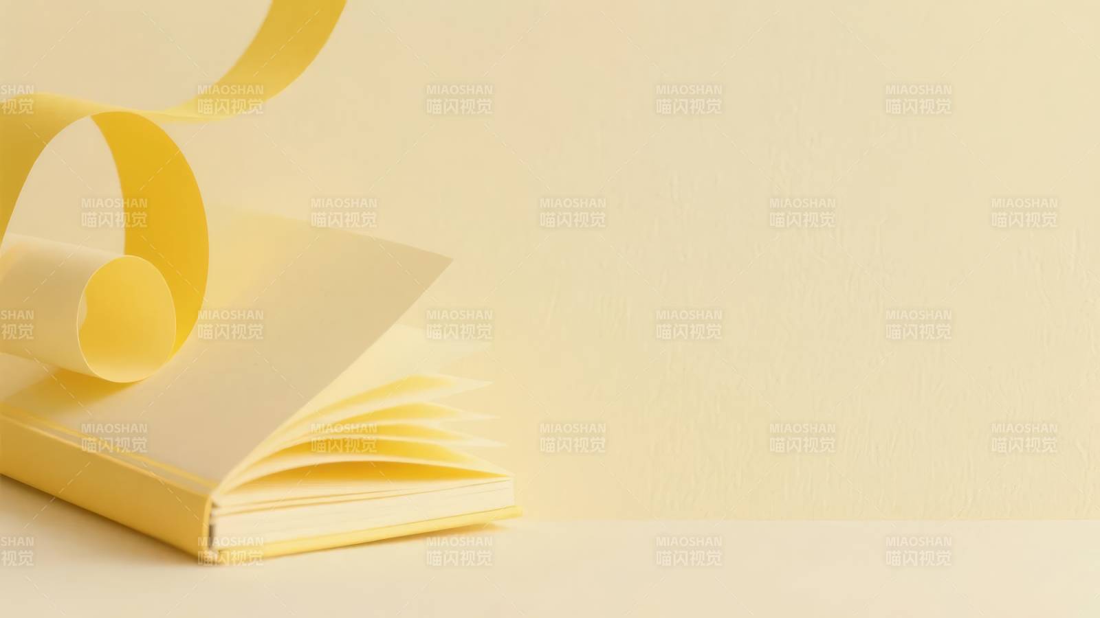 淡黄书页静谧美图片