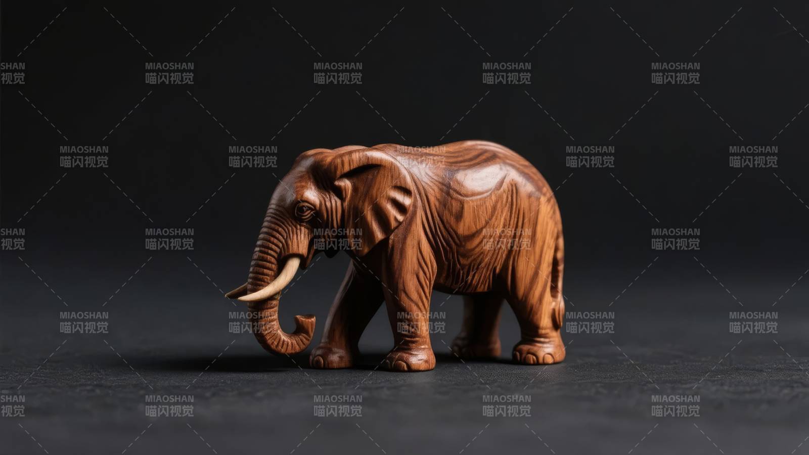 木雕大象静立图片