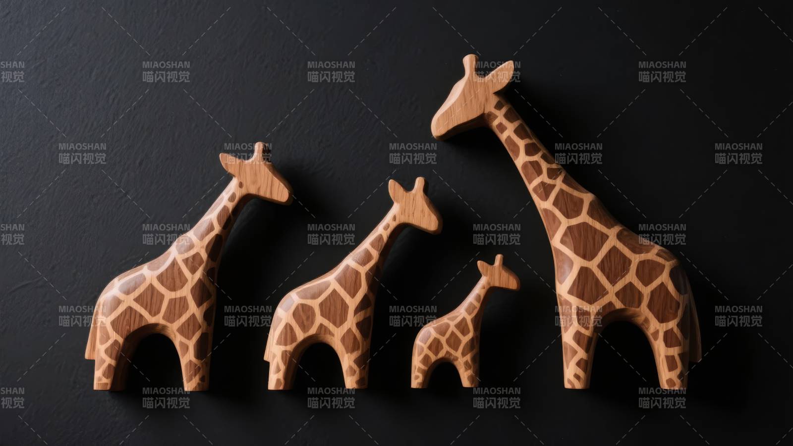 木制长颈鹿一家图片
