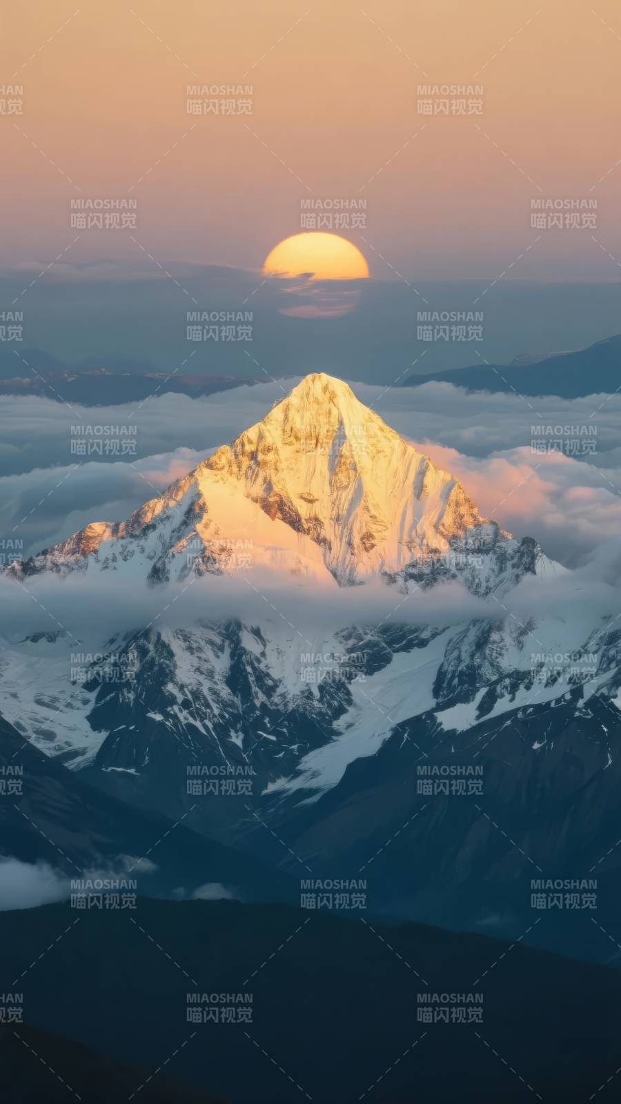 雪山日出云海图片