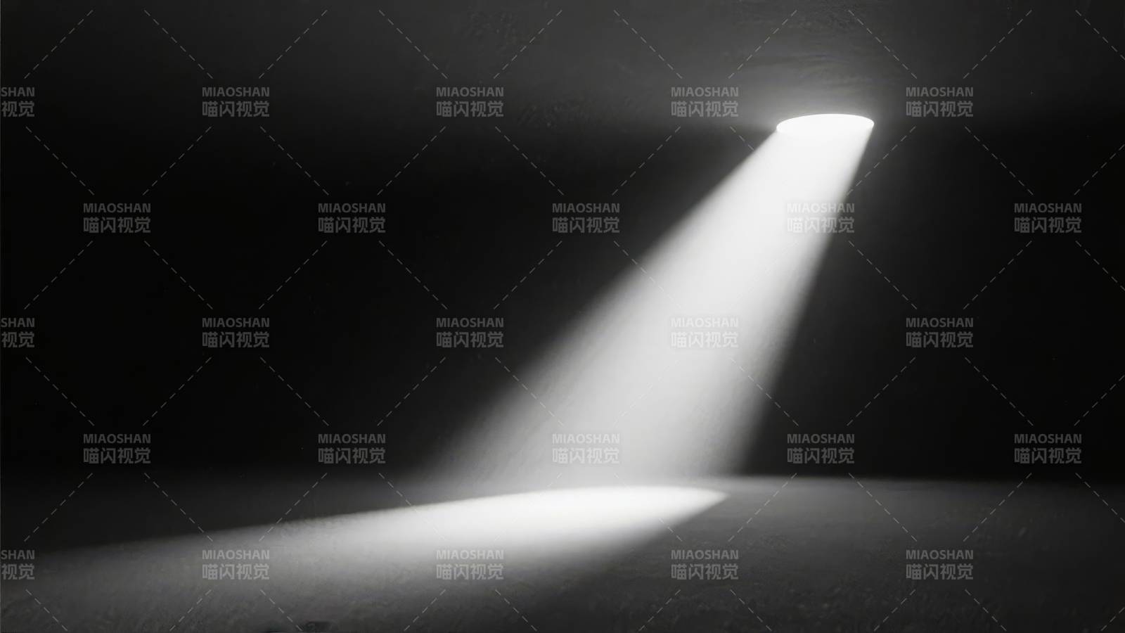 光束穿透黑暗图片