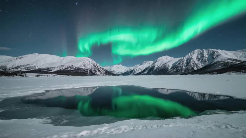 极光映雪原图片