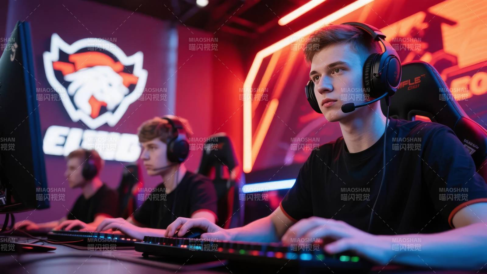 电竞选手专注比赛图片