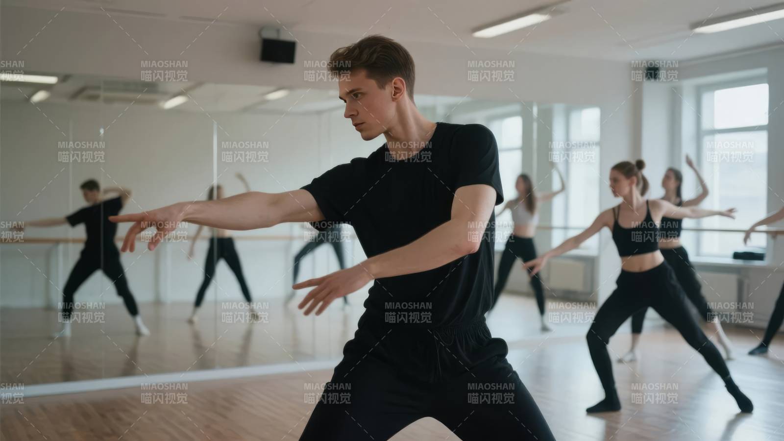 舞者练习中图片