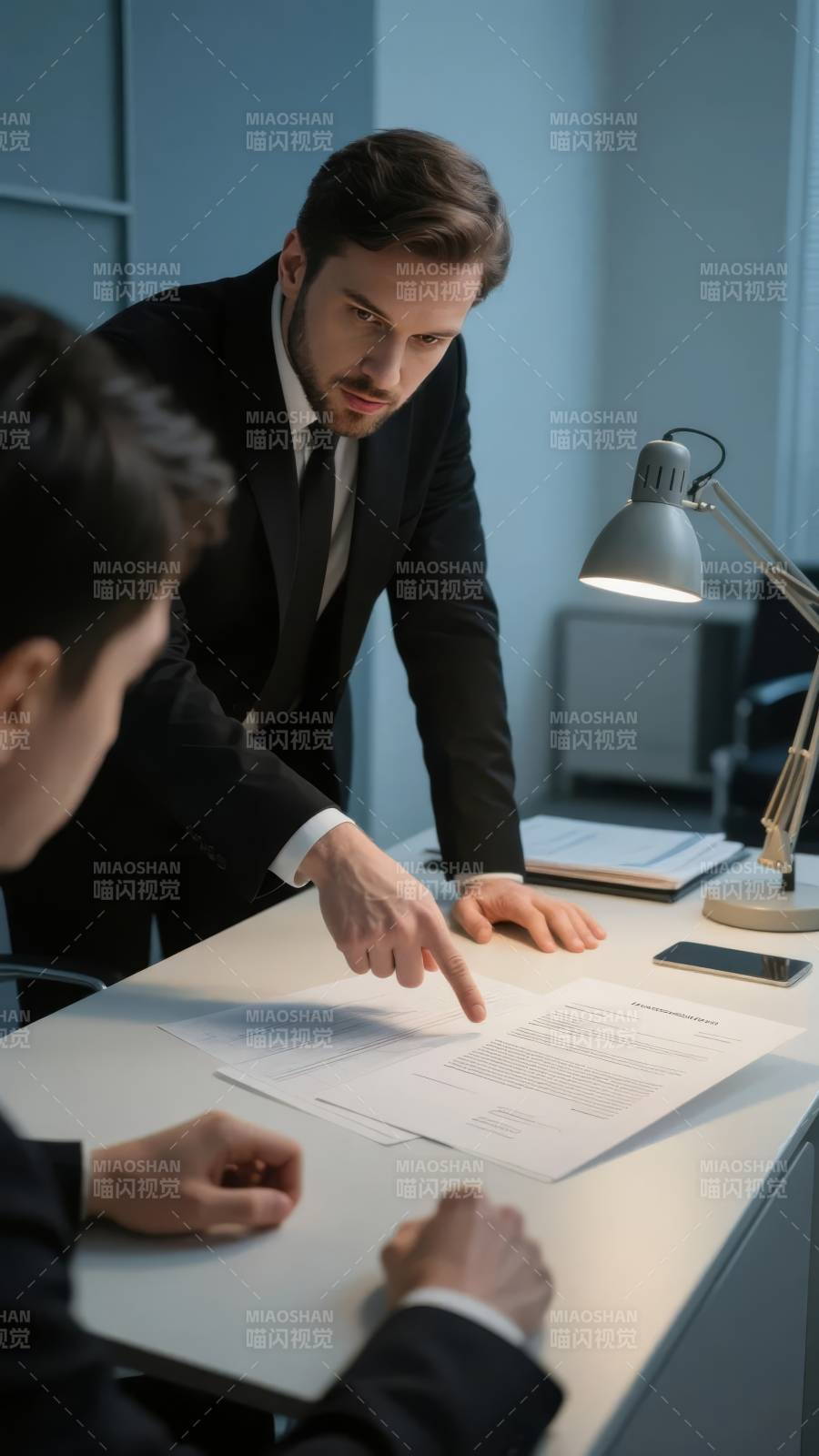 商务洽谈现场图片