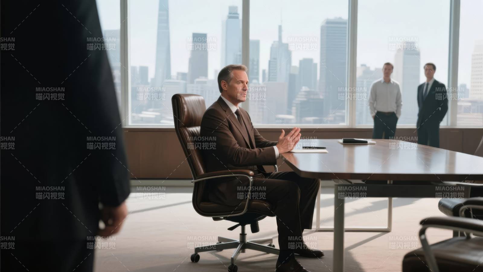 商务会议进行中图片