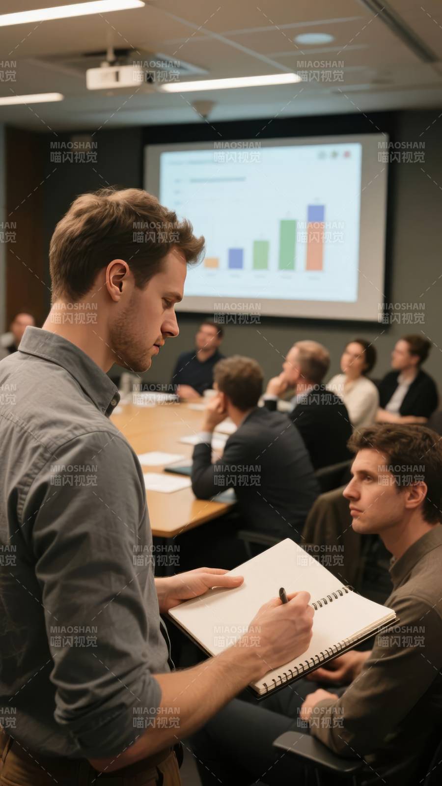 会议中的笔记时刻图片