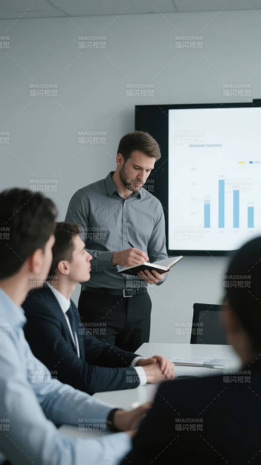 商务会议进行中图片
