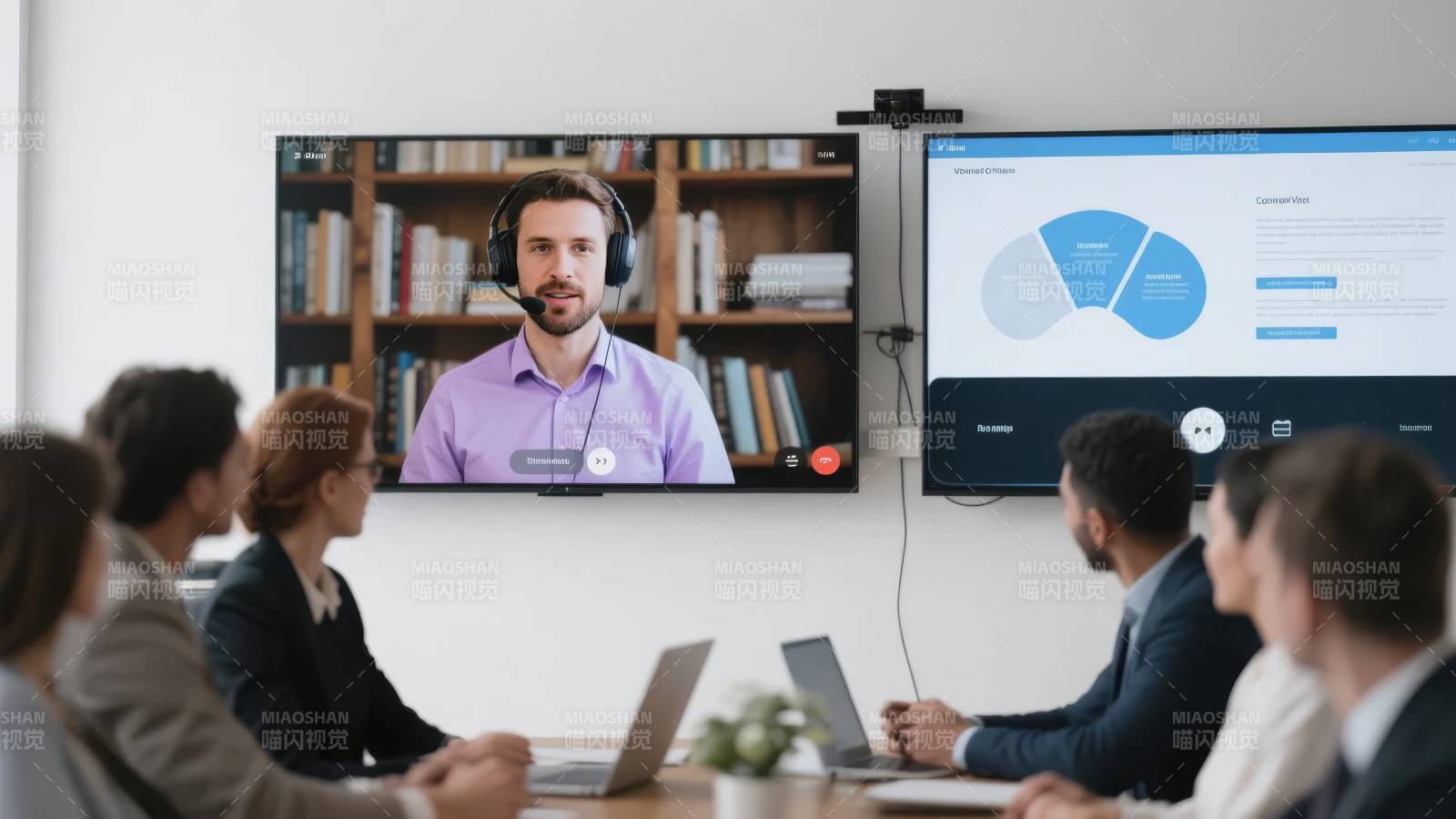 视频会议进行中图片