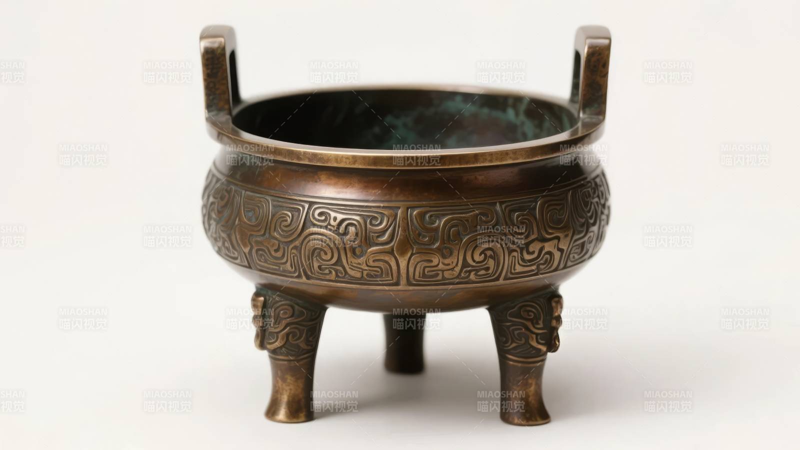 青铜三足鼎图片
