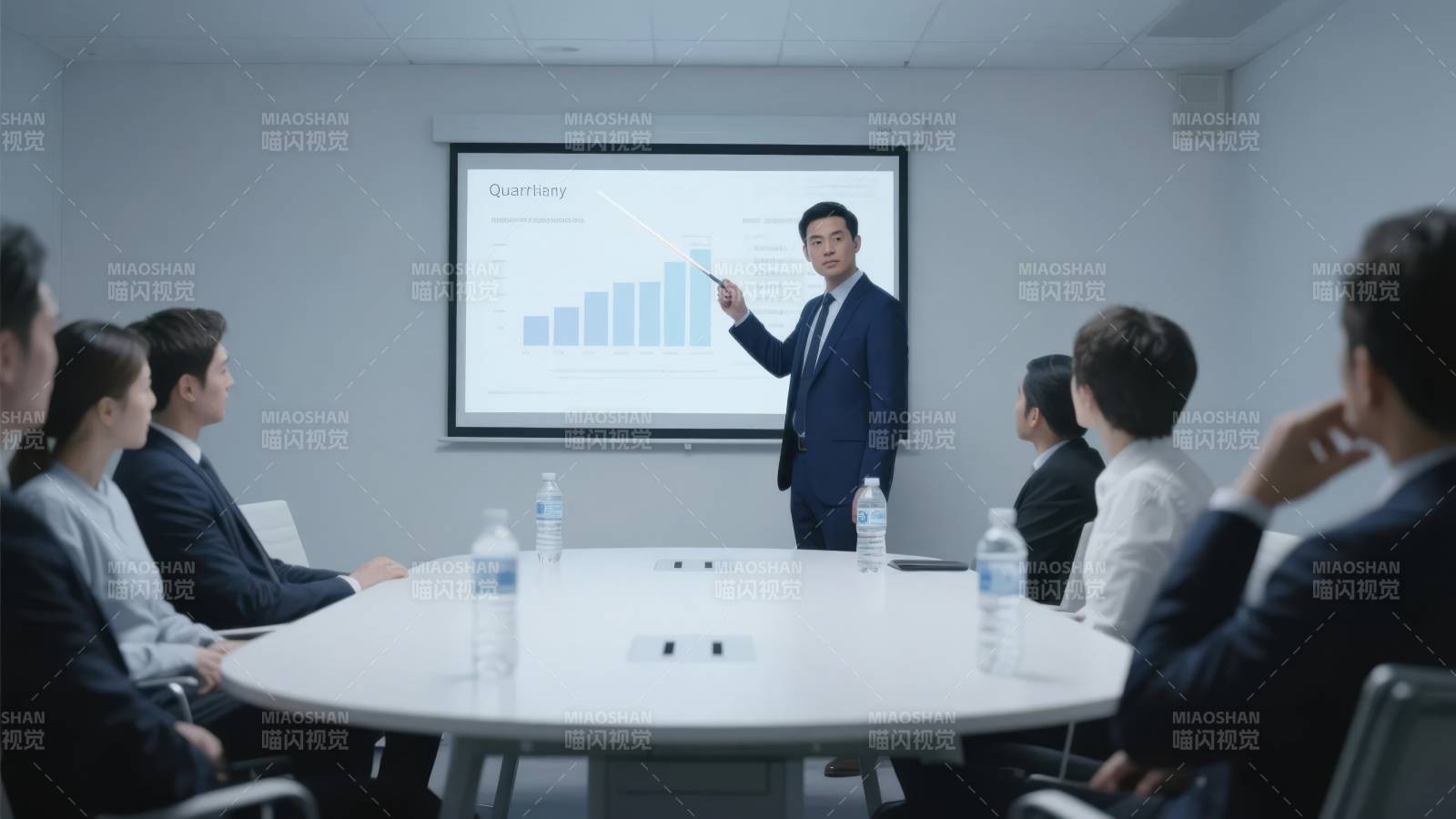 商务会议进行中图片