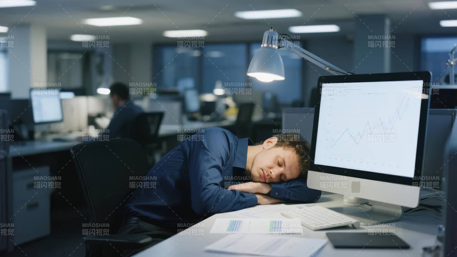 办公室午休时刻图片