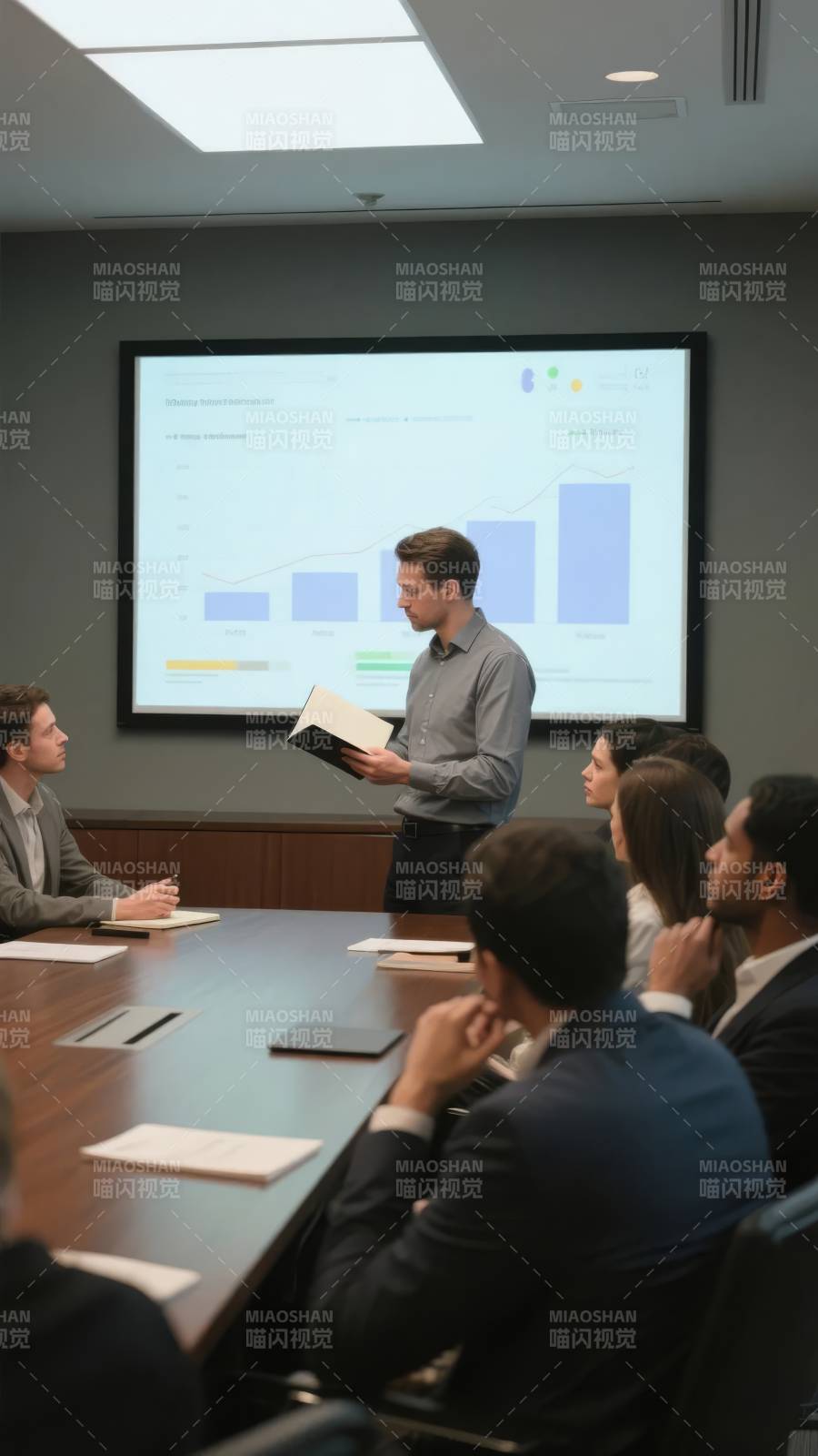 会议中的数据展示图片