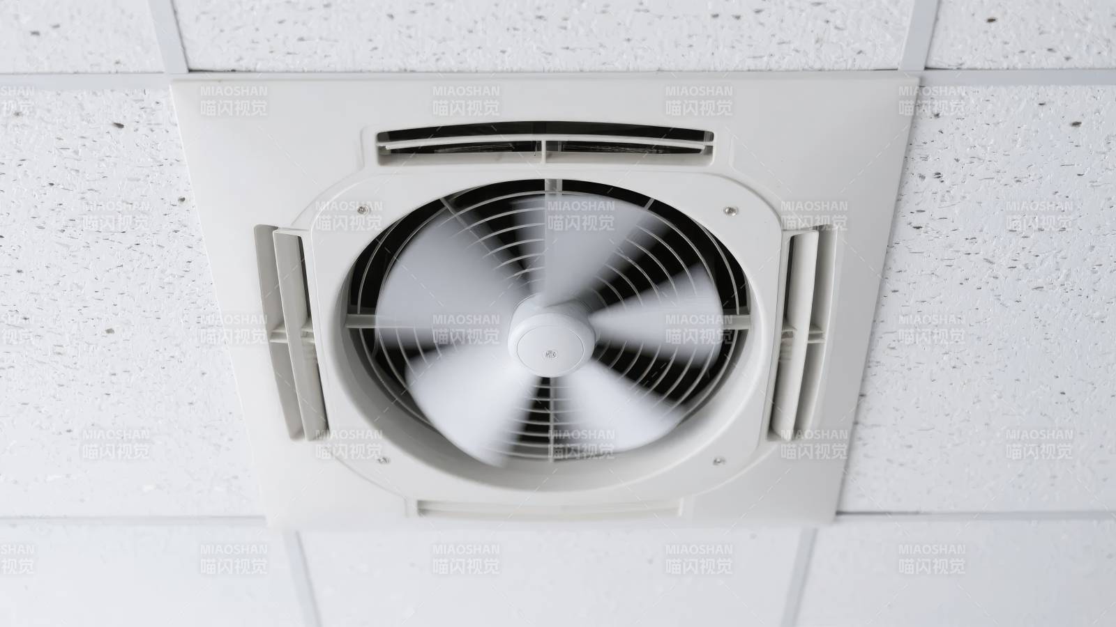 天花板嵌入式风扇运转中图片