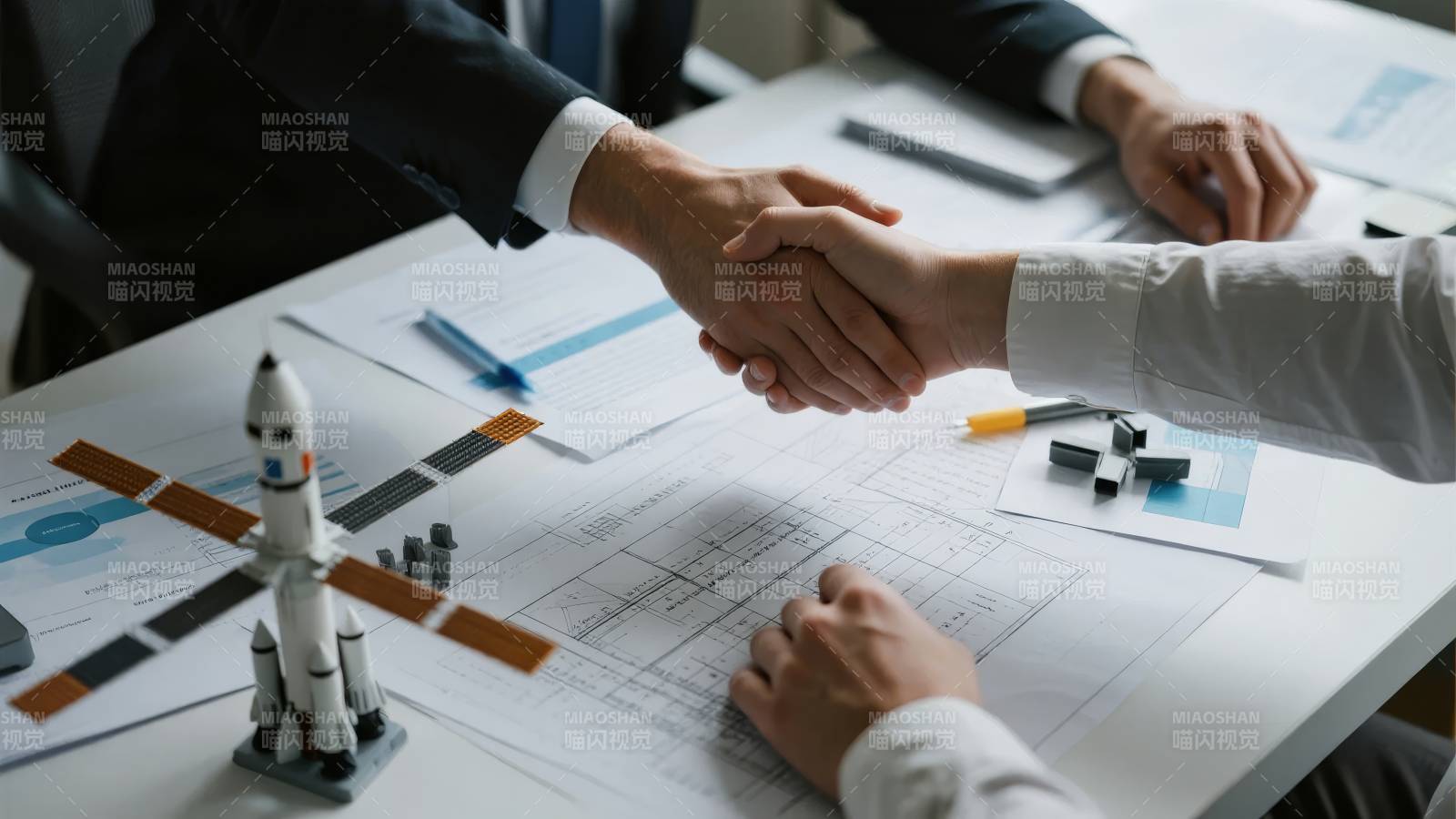 握手合作 共绘航天梦图片