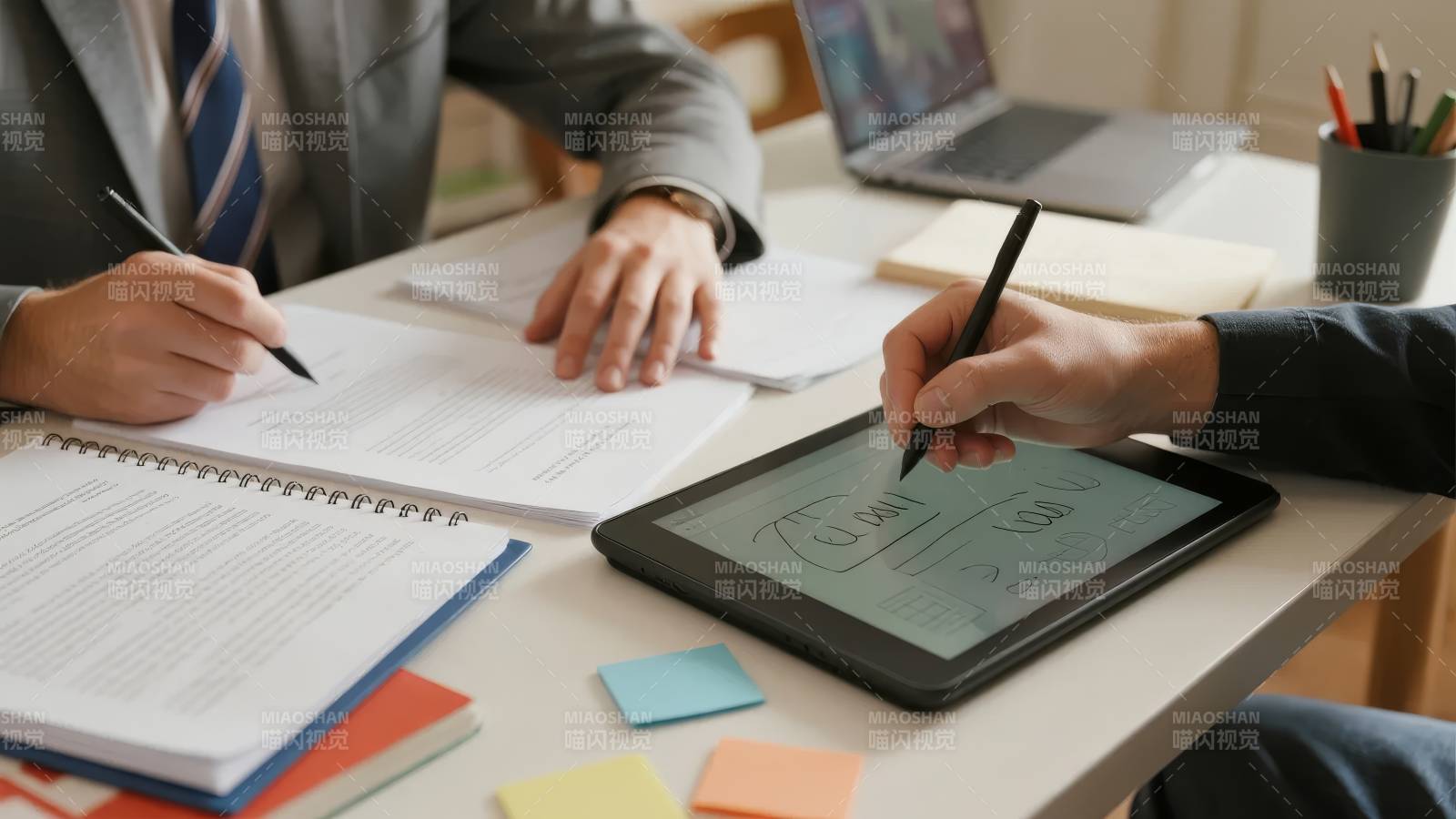 协作办公场景图片