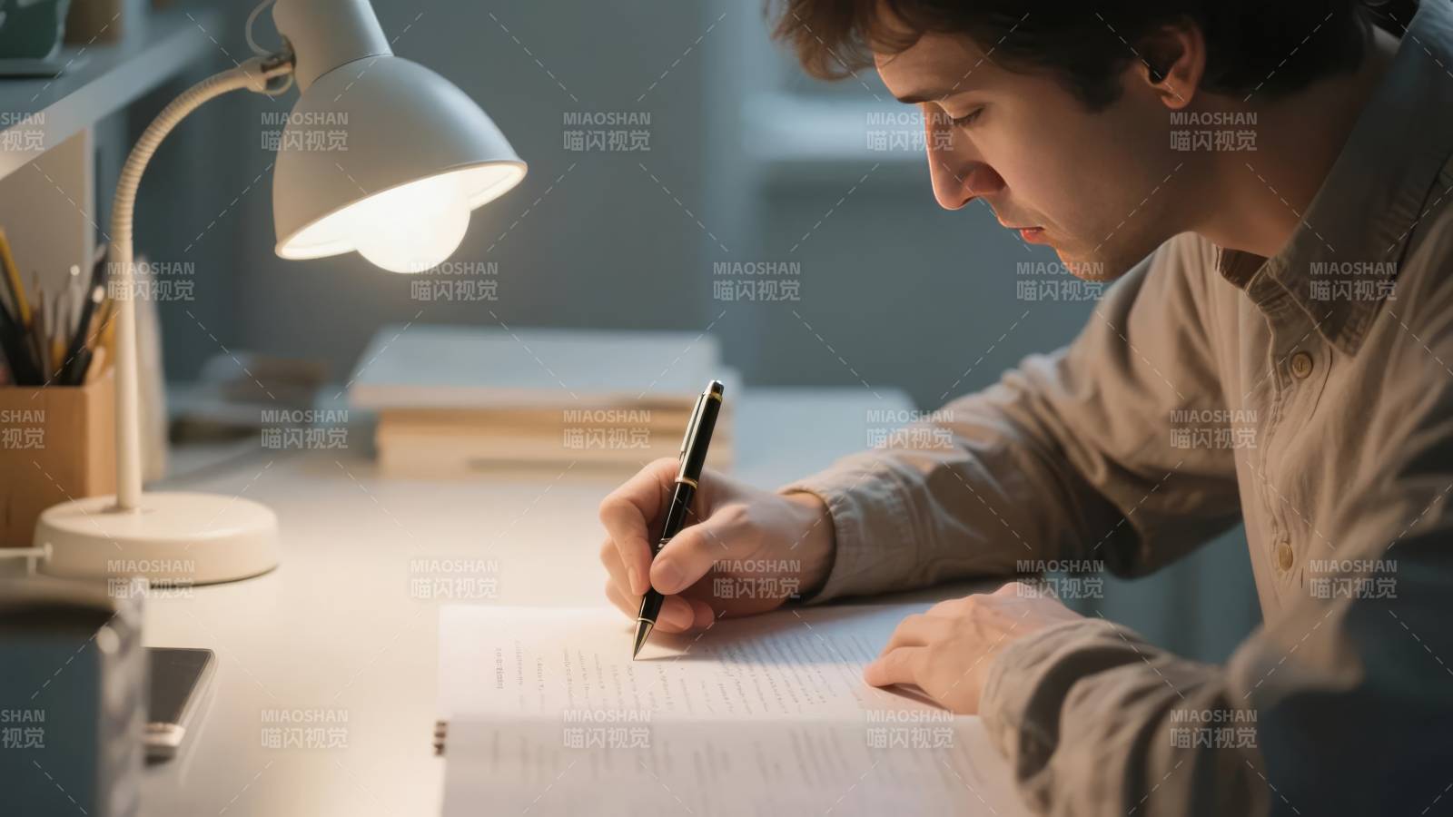 专注书写时刻图片