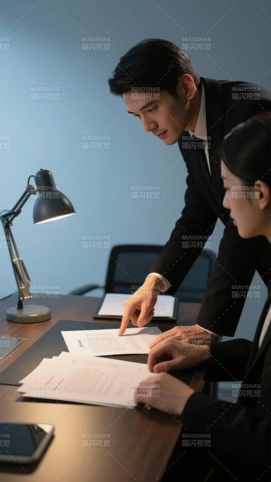 商务洽谈现场图片