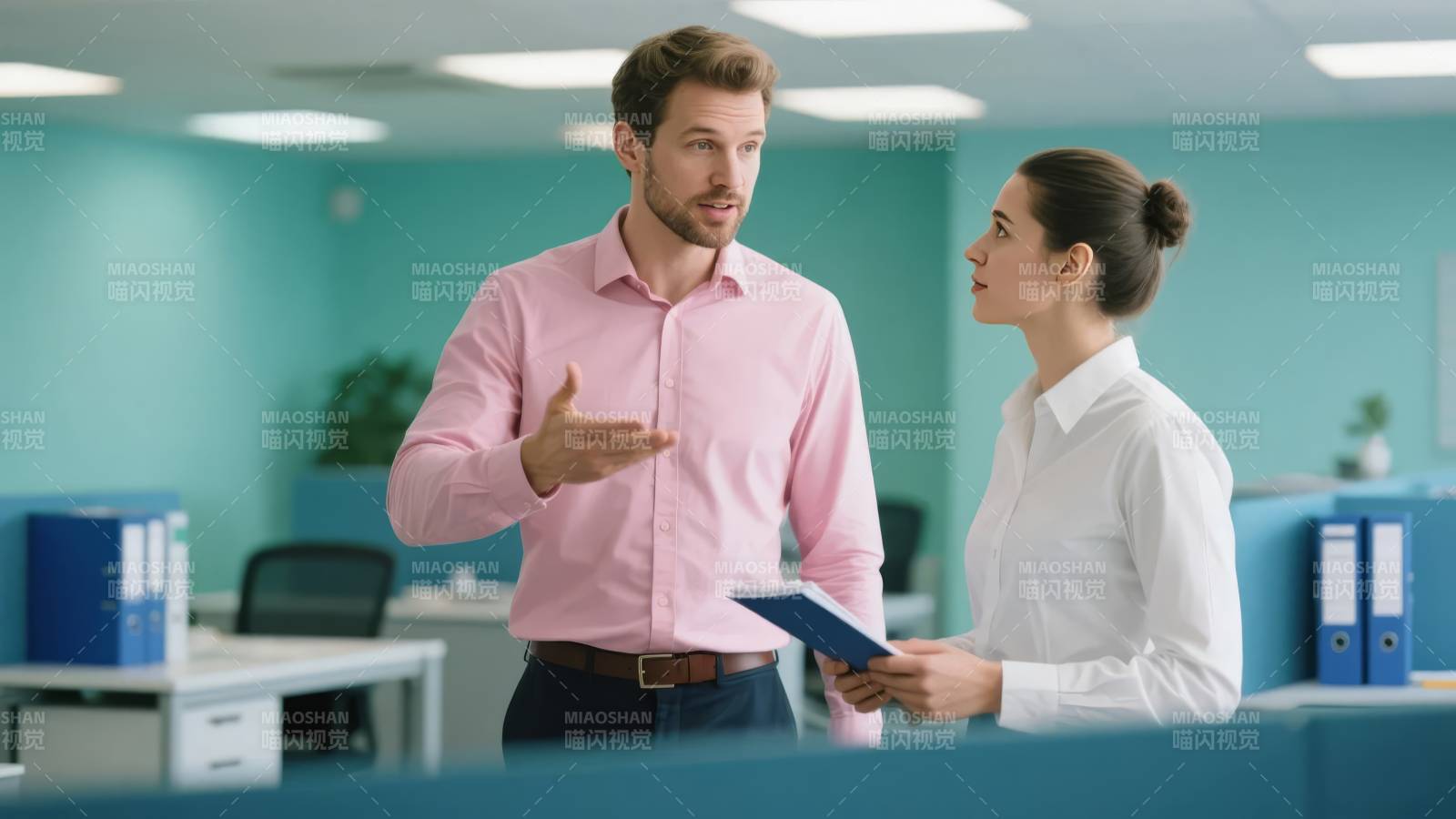 办公室对话场景图片