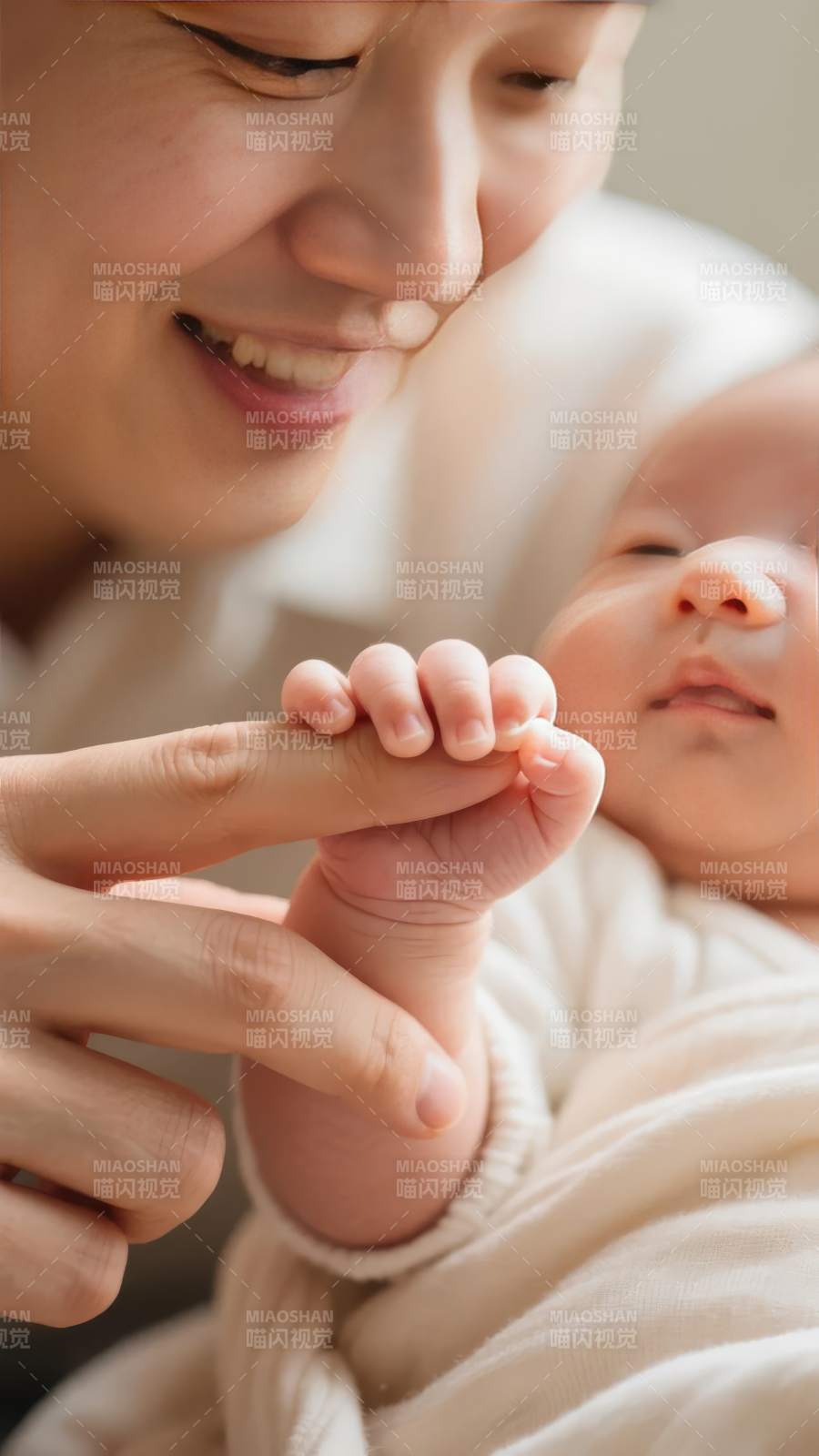 母爱温馨瞬间图片