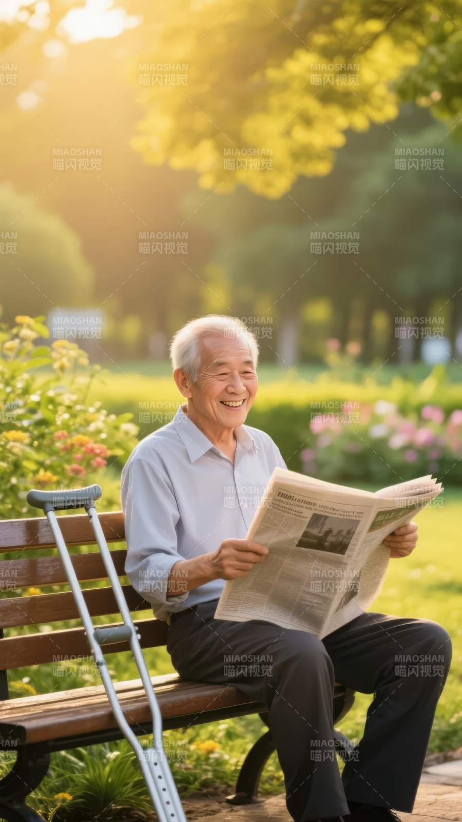 老人公园读报图片